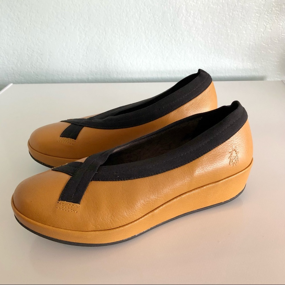 FLY LONDON Tan Leather Platform Wedge Shoes Women’s Size 9 Black Accent